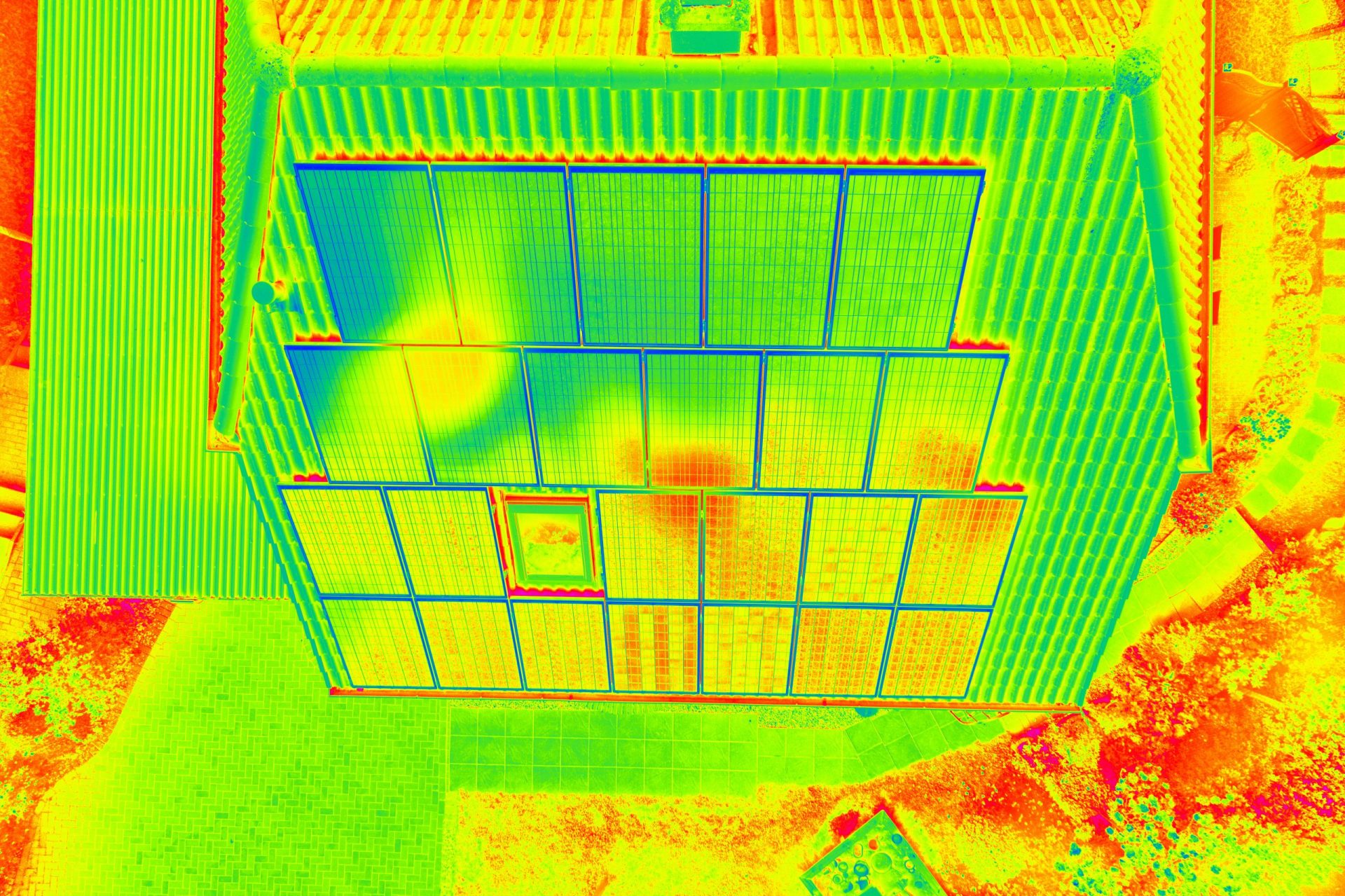 Thermographic inspection of photovoltaic systems by house.Thermo