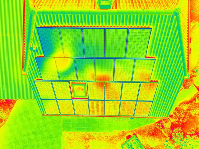 Vue thermale de panneaux photovoltaïques